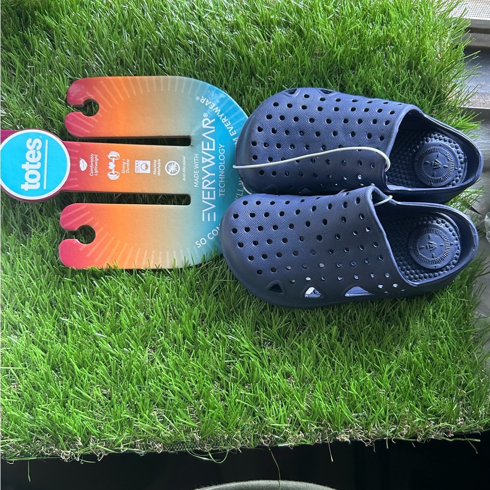 Kids Totes Sandals - Picture 1 of 6